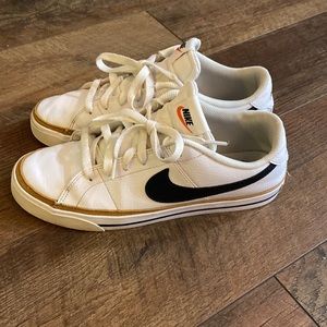Nike court legacy